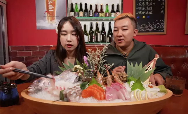 的哥William介紹元朗居酒屋，魚生船一味兩食。