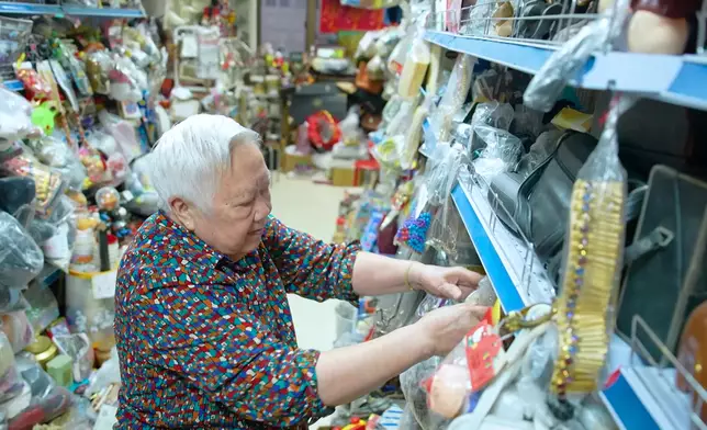 婆婆有心又有力，打理小店仲係親力親為㗎。