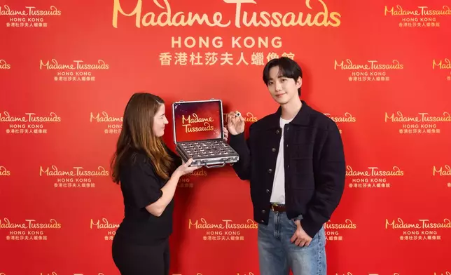 李俊昊為香港杜莎夫人蠟像館進行量身過程。