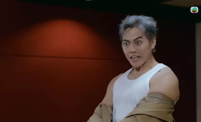 許俊豪雖然出場時間唔算多，但就好搶，好表現到瘋狂藝術家嘅感覺。