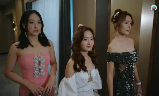 嬌娃華麗登場，反而令Yuki嘅「外露肉色打底」更搶。