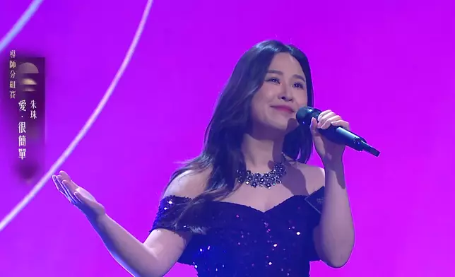 朱珠人靚聲甜。