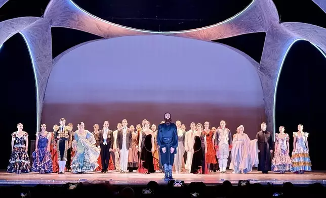 第54屆香港藝術節開幕演出是西班牙國家舞劇院呈獻的《美麗的奧蒂羅》。羅淑佩FB圖片