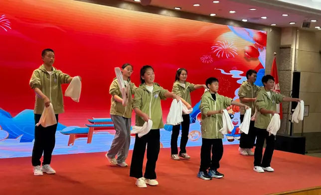 雲南學生表演節目。巴士的報記者攝