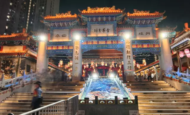 黃大仙祠晚上除夕夜起通宵開放。巴士的報記者攝