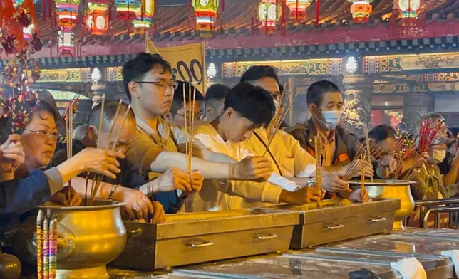 黃大仙頭炷香。巴士的報記者攝