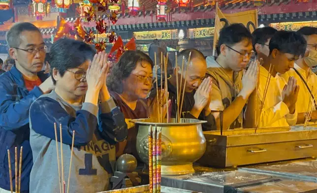 黃大仙頭炷香。巴士的報記者攝