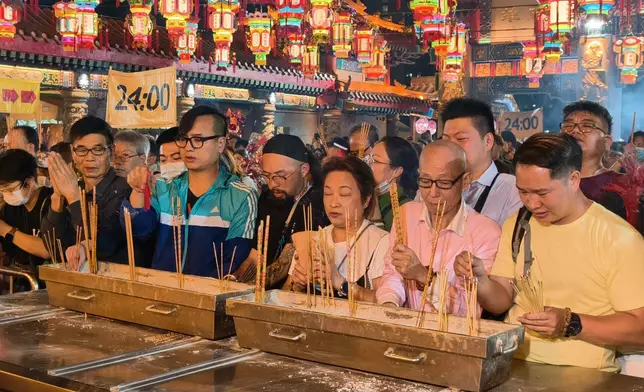 黃大仙頭炷香。巴士的報記者攝