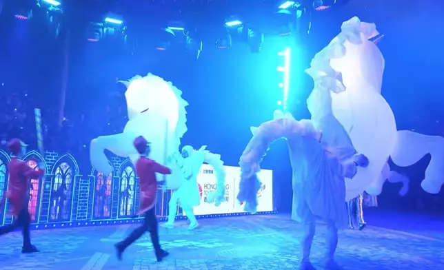 法國夢幻之馬表演。旅發局YouTube截圖