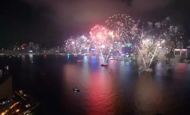 年初二煙花匯演。