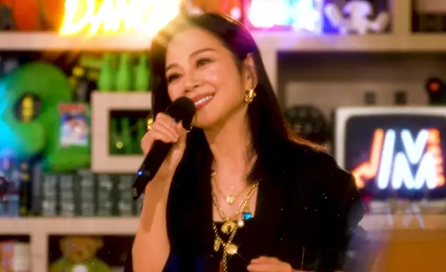 松松姐姐帶來經典名曲《天涯歌女》。