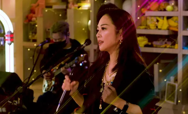 及《溫馨不再Sans Amour》。