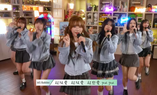 校服Look跳唱《超級愛！》活力指數爆燈！