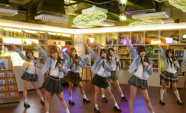 校服Look跳唱《超級愛！》活力指數爆燈！