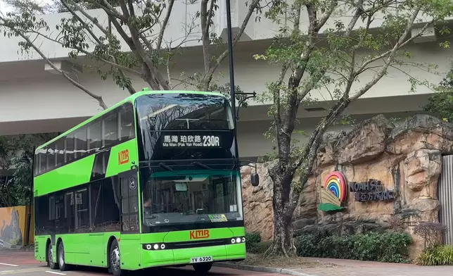 踏入馬年，又怎少得一眾馬年好意頭的地方推介？首選當然是途經香港地標青馬大橋的一眾龍運路線和九巴路線 230R [九龍站 ⇋ 馬灣 珀欣路在巴士上可以 感受這座基建的宏偉同時 將大橋兩旁的景色盡收眼底 。