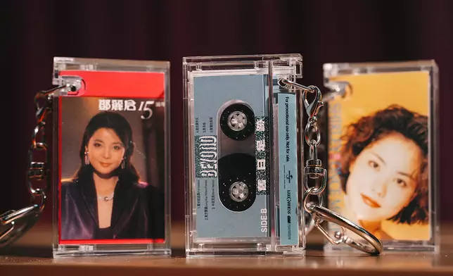 Lee Gardens x 環球音樂x G MAGAZINE 三方聯名限定精美紀念品：迷你卡式帶 NFC 鎖匙扣