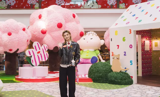 MIRROR成員Jeremy李駿傑率先參觀夢幻庭園世界 童心爆發大讚兩大IP聯乘創新