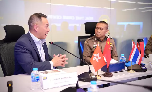 周一鳴（左）率領警隊代表團到訪泰國皇家警察中央調查局，了解該局最新的警務發展，並分享香港警方推行智慧警政的成效。 政府新聞處圖片