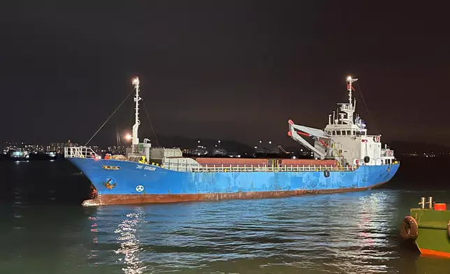 被海關截查的遠洋貨船。 政府新聞處圖片