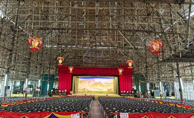 元朗錦田鄉酬恩演戲暨美食嘉年華神功戲戲棚。巴士的報記者攝