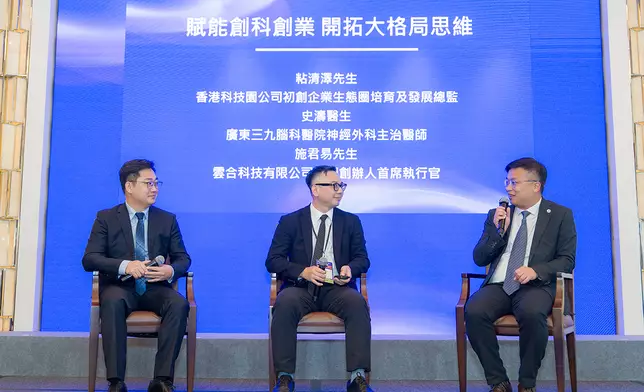 香港科技園公司初創企業生態圈培育及發展總監粘清澤邀請參與計劃的創科企業分享計劃如何為企業量身打造加速方案，助其對接內地的資源和網絡，擴展業務