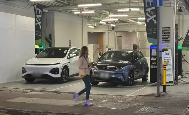 陳茂波又認為，取消電動車「一換一」計劃是合適。資料圖片