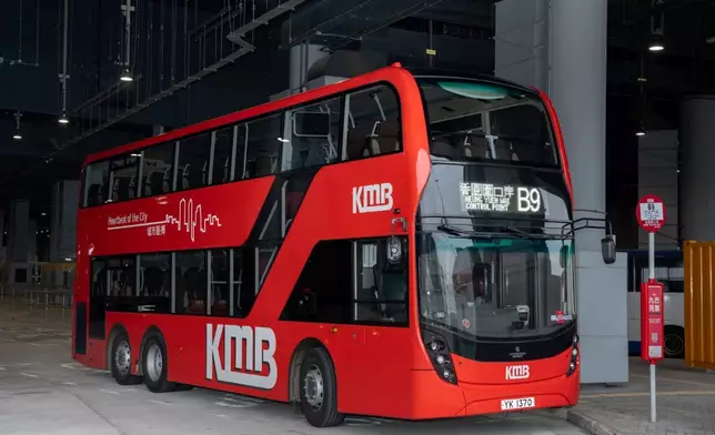 農曆新年期間，九巴將按客量情況，加強各條接駁邊境口岸的路線，其中往返香園圍口岸的路線B9最頻密時段分別可達每10-20分鐘一班。