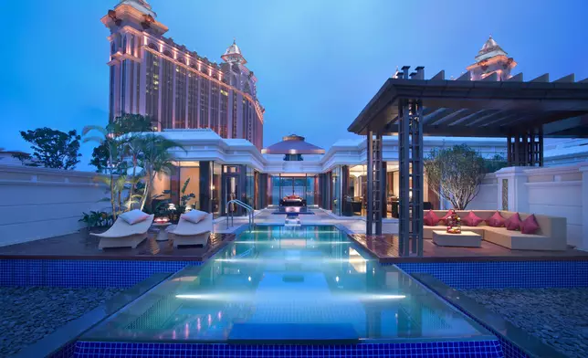 澳門悦榕庄是「澳門銀河」精緻泰式體驗逾十年的指標，迄今連續 13年獲得《福布斯旅遊指南》五星酒店殊榮。 