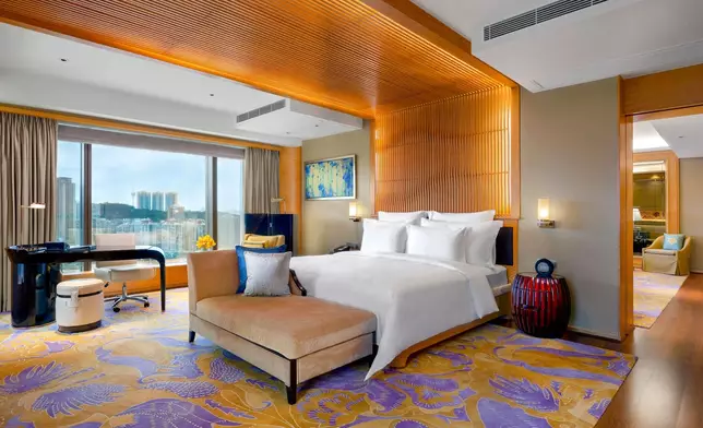 「銀河酒店」令賓客感到賓至如歸，連續四年榮獲《福布斯旅遊指南》五星酒店評級。 