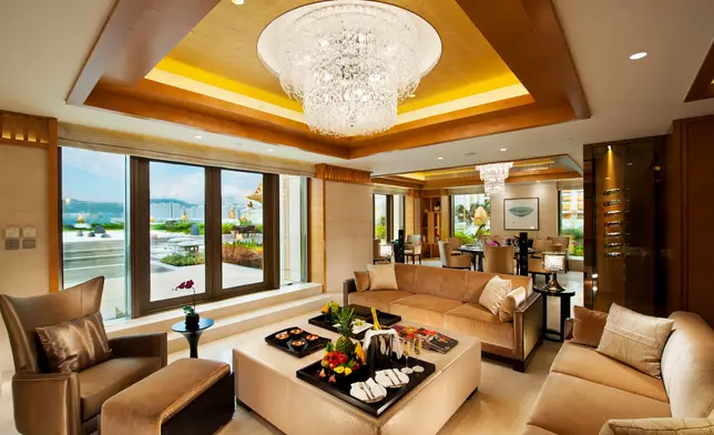 澳門大倉酒店憑藉其獨特的一絲不苟細膩服務，蟬聯第五個《福布斯旅遊指南》五星獎項。 