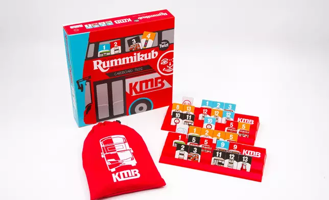 今年更與深受歡迎的家庭遊戲「Rummikub 魔力橋 」合作推出九巴版本，每款數字牌都畫上了不同巴士型號、九巴站牌和錢箱等，充滿九巴元素。