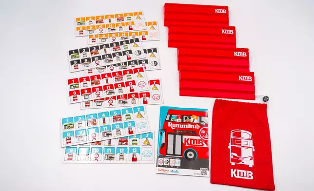今年更與深受歡迎的家庭遊戲「Rummikub 魔力橋 」合作推出九巴版本，每款數字牌都畫上了不同巴士型號、九巴站牌和錢箱等，充滿九巴元素。