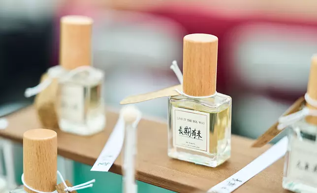 Live It the Sol Way
   以香氣說故事，通過香氣與人連結的手工香水