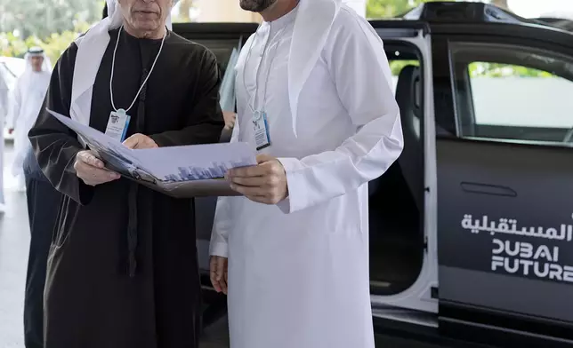 迪拜王儲謝赫·哈姆丹親身體驗蘿蔔快跑的全無人駕駛服務，並啟動蘿蔔快跑在當地的全無人駕駛服務