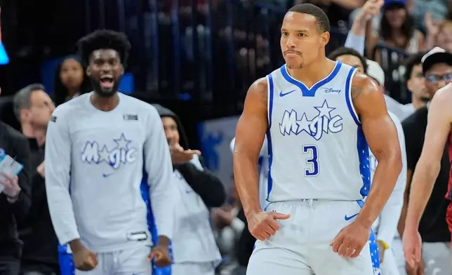 魔術後衛班尼（Desmond Bane，3號）在對陣騎士射入三分球後慶祝。 AP圖片