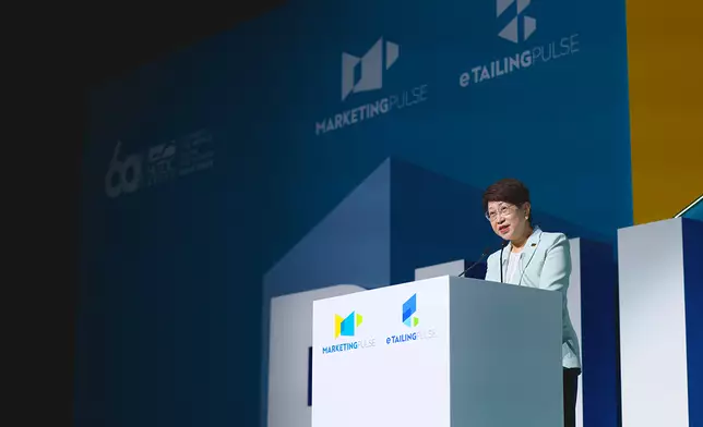 香港貿發局總裁張淑芬致歡迎辭時表示，今屆論壇以「Generate New Growth」為主題，協助業界以嶄新思維、創新科技及大膽策略，把握電商帶來的機遇。