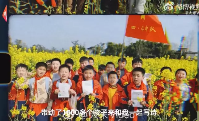 教師15年帶近千名鄉村孩童在田野寫詩助打開心扉。影片截圖