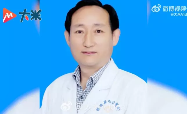 6旬醫生等紅燈目睹男子突發昏厥倒地即場跪地施救上演教科書式救援。影片截圖