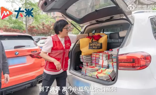 環衛女工掃街25年慳近10萬元人民幣資助13名山區孩子完成學業。影片截圖