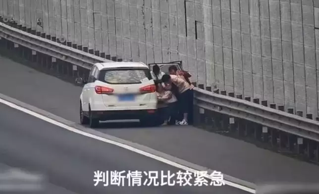 女童高速突發高燒抽搐，AI「天眼」系統監測異常發警報，交警救護速趕到助送院。影片截圖