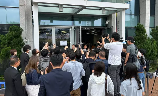 心理學家提醒，社會討論及傳媒報道時勿把焦點放在居民自責上，免造更多傷害。巴士的報記者攝