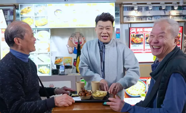 祥師兄同食客互動得好開心。