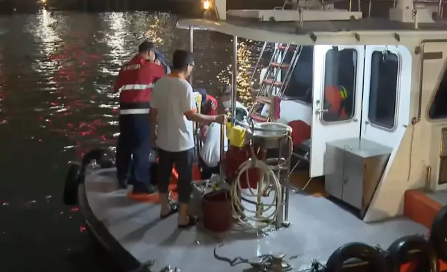 救護員為傷者急救。有線新聞片段截圖