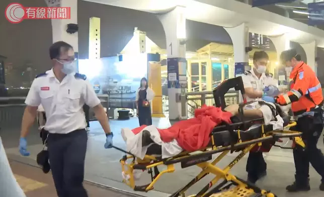 傷者送院搶救。有線新聞片段截圖