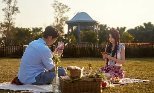 MV男女主角由楊天宇及鍾雅婷演出。