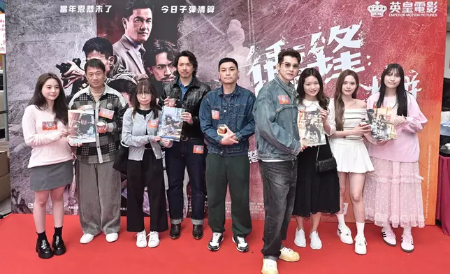 影迷早早到場支持。