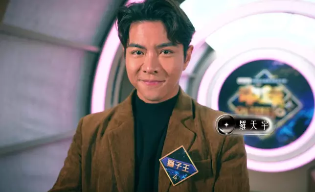 五位藝人齊齊除面具。