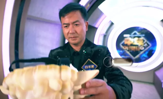 五位藝人齊齊除面具。