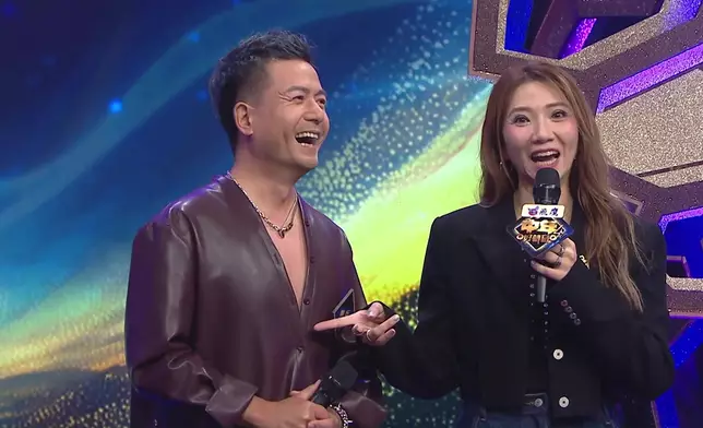 車婉婉笑指姚兵的Deep V夠晒Deep。