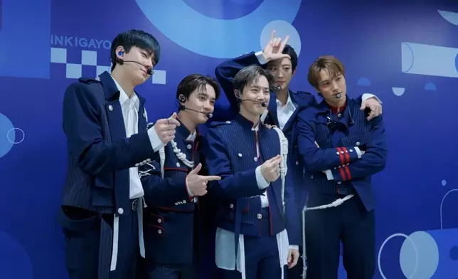 EXO五位成員出席SUHO哥哥的婚禮。EXO官方圖片